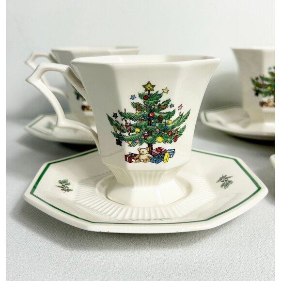 Set of 4 Vintage Nikko Christmastime Porcelain China Cups/Saucers - Picture 2 of 10